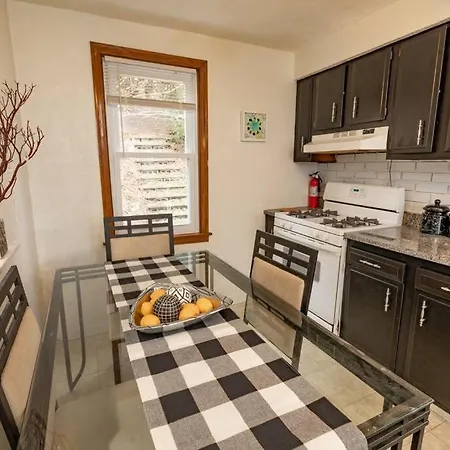 Stylish And Refined With Easy City Access Pittsburgh Exterior photo