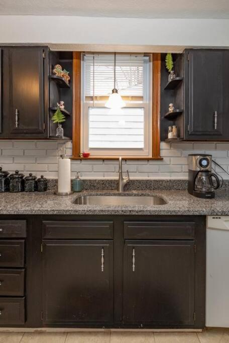 Stylish And Refined With Easy Access Appartement